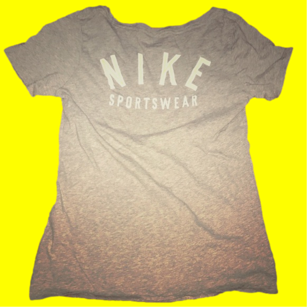 Women’s XS Nike short sleeve tshirt